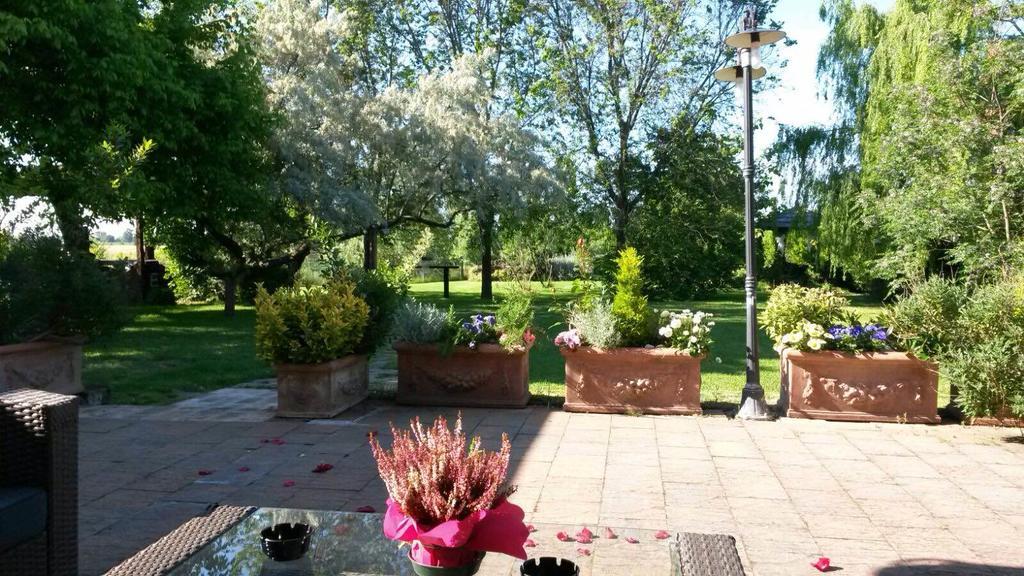 Locanda Antico Casale เชเซนาติโก ภายนอก รูปภาพ