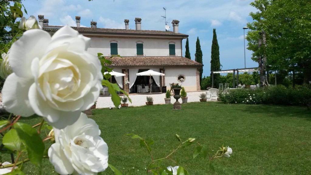 Locanda Antico Casale เชเซนาติโก ภายนอก รูปภาพ