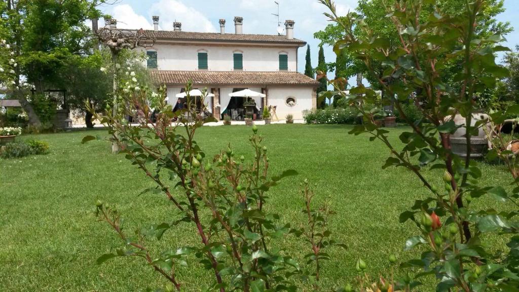 Locanda Antico Casale เชเซนาติโก ภายนอก รูปภาพ
